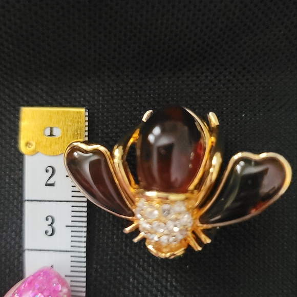 Joan Rivers Brooch - Picture 4 of 7